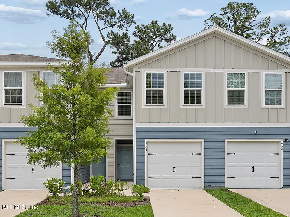 5988 Creekside Crossing Dr