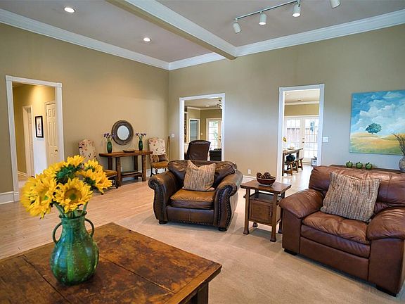 5th image of 2816 Mayfair Ln