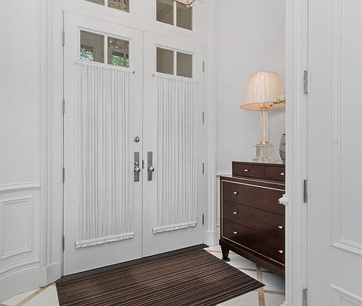 5th image of 179 Beacon St APT 1