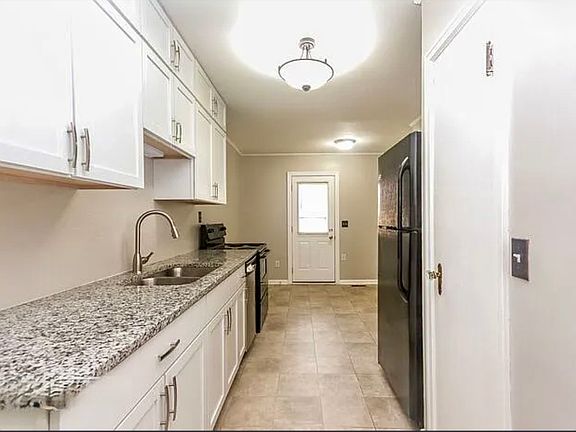 5th image of 4917 Graceland Ave