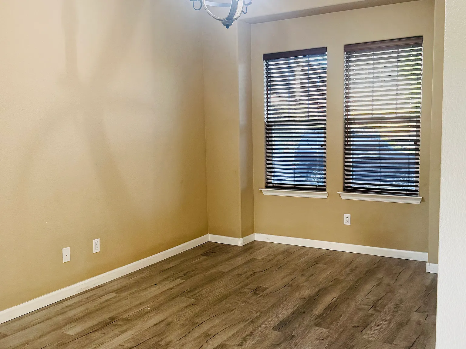 409 Vista Roja Pl NE — Photo 2