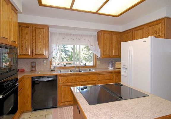 Granite & tile kitchen