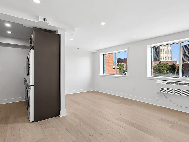 10210 Queens Blvd #401 — Photo 1