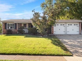 15 Cheyenne Dr, Florissant, MO 63033