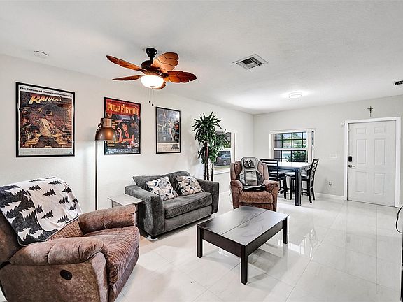 4th image of 1660 SW 29th Avenue