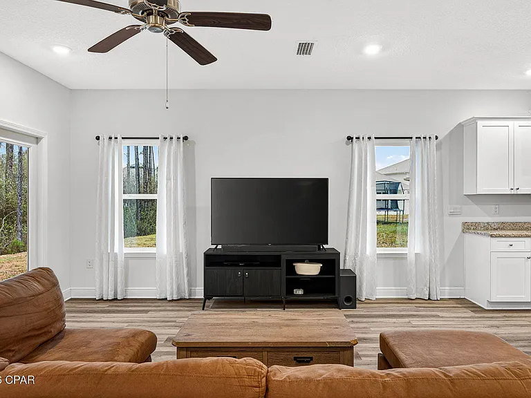 224 Butler Cv — Photo 15