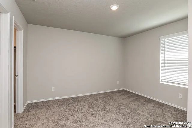 3 bed, 2.0 bath, 1047 sqft, $1,800 — Photo 4