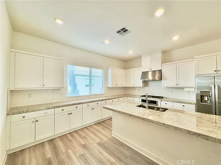 1868 S Westside Dr #28 — Photo 10