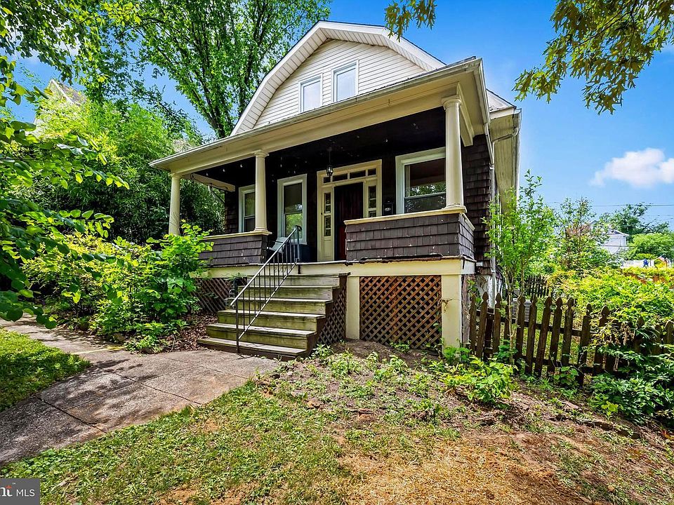 1st image of 2607 Goodwood Rd