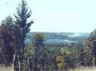 4 Sapphire Ridge Dr, Onekama, MI 49675