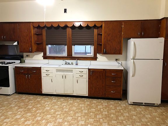 3rd image of 907 Cotton St