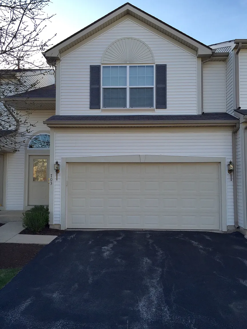 703 Blackstone Ct photo 1