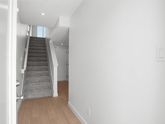 3rd image of 922 19th Ave NW