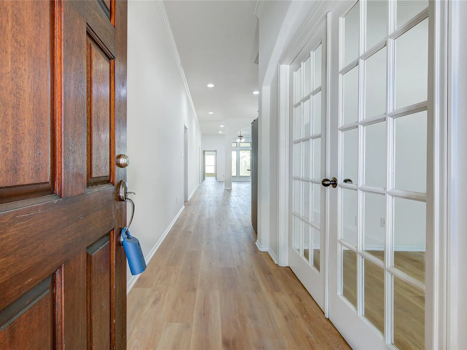 4 bed, 2.0 bath, 2025 sqft, $2,450 — Photo 3