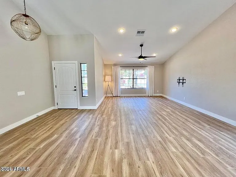 10889 E Kalil Dr — Photo 4