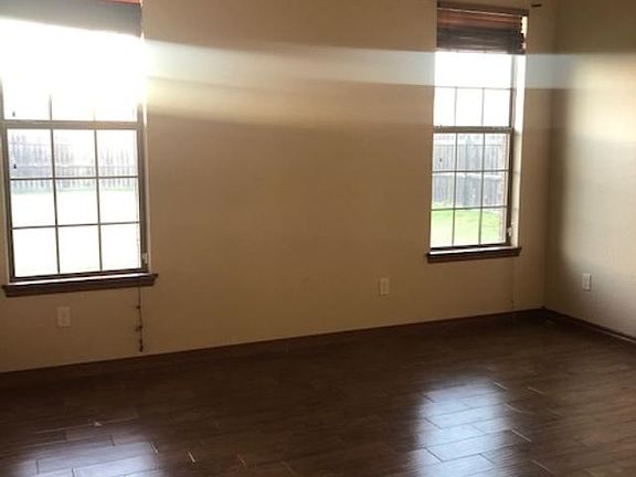 4th image of 414 N Mountain Meadow Dr