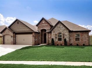 802 SE Eaton St, Bentonville, AR 72712