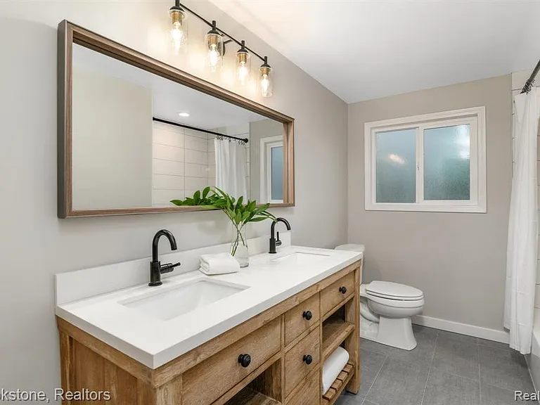 165 Woodedge Dr — Photo 12