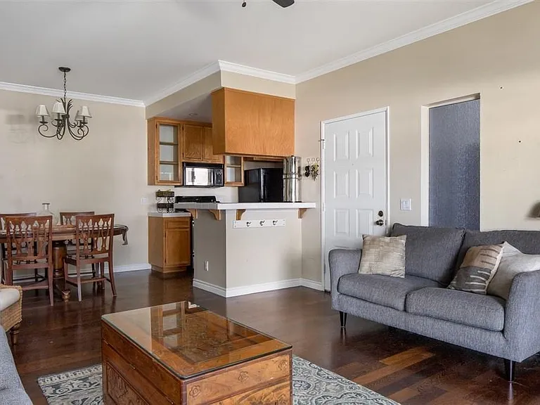13818 Midland Rd — Photo 5