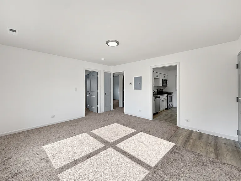 10407 N Church St #3 — Photo 4