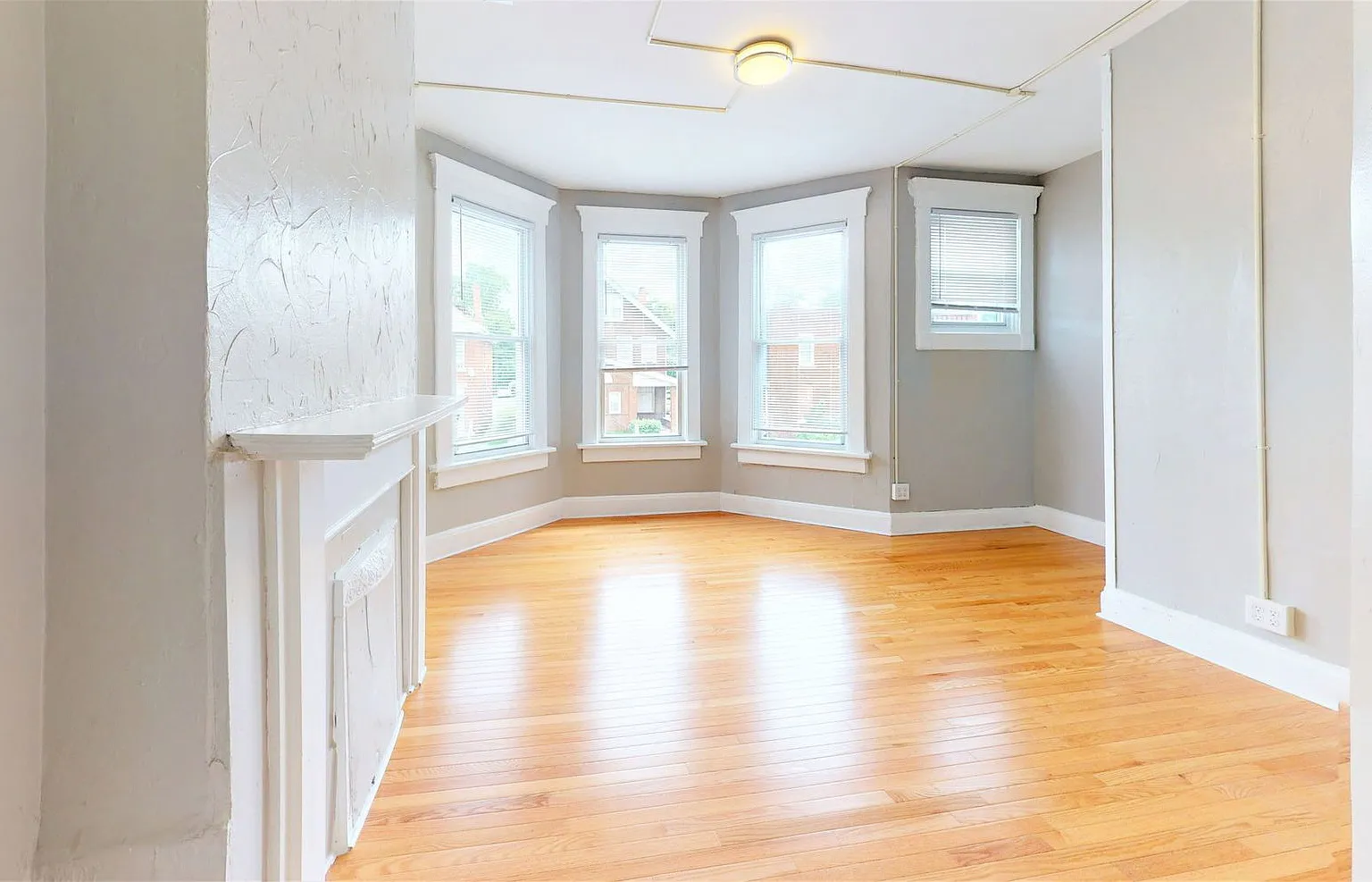 3 bed, 1.0 bath, $1,895 — Photo 2