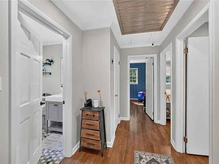 4100 Shawnee Ln NE — Photo 15