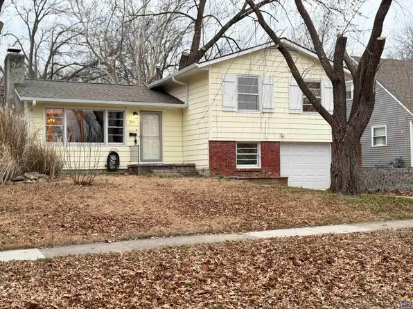 2515 Belle Haven Dr, Lawrence, KS 66046
