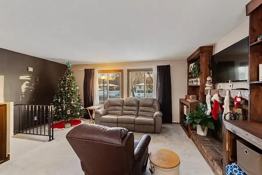 555 Egret Blvd NW — Photo 3