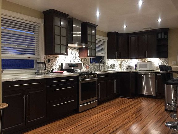 3rd image of 99 Mossbank Dr