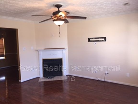 3rd image of 8212 Tangle Grove Ln