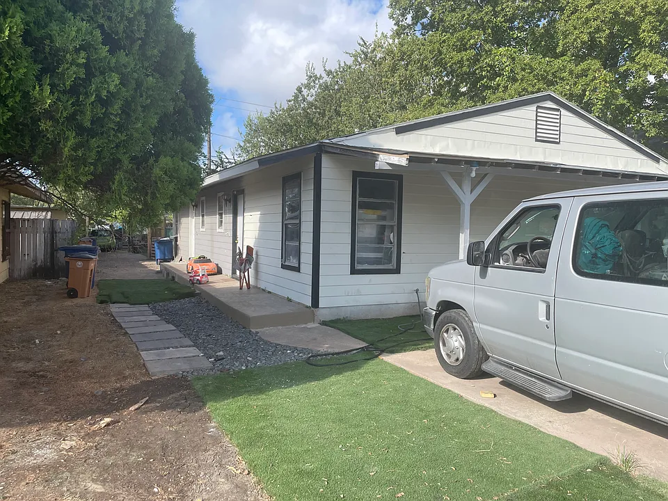 303 Blackson Ave