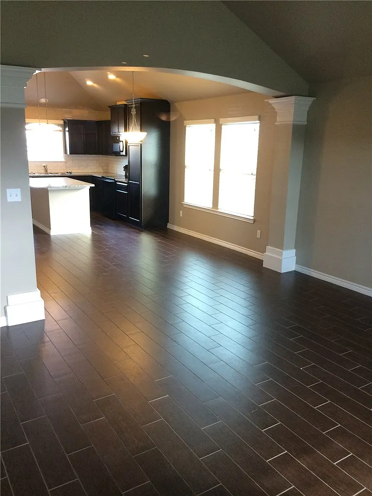 3 bed, 1206 sqft, $1,790 — Photo 2