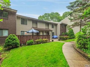 823 Woodland Ct, Coram, NY 11727