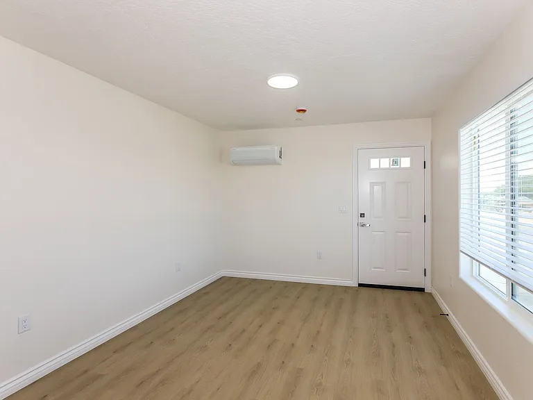 Spacious 3BR/2BA Home with Open Floor Plan, Garage & Washer/Dryer — Photo 36