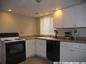 4th image of 1272 E Crandall Ave #1