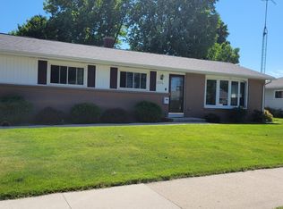 2015 Richmond Ave, Manitowoc, WI 54220