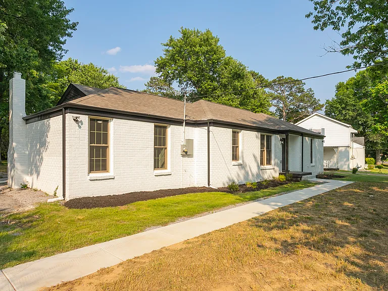 1229 Berwick Trl — Photo 5