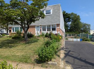 10819 Proctor Rd, Philadelphia, PA 19116