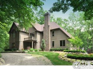 7478 Fox Hill Ln, Northville, MI 48168