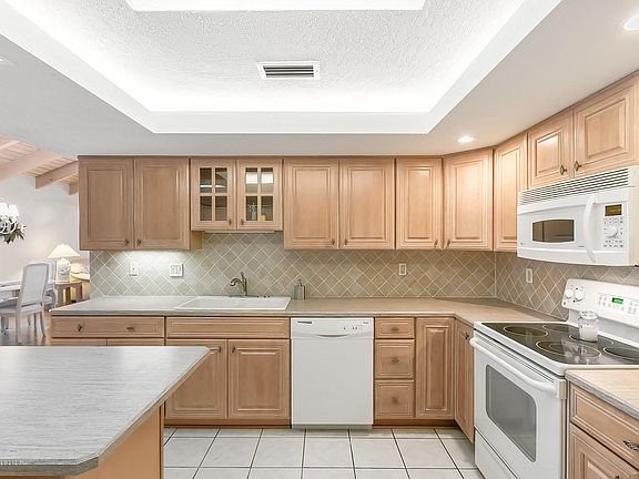 4th image of 555 Majorca Ct