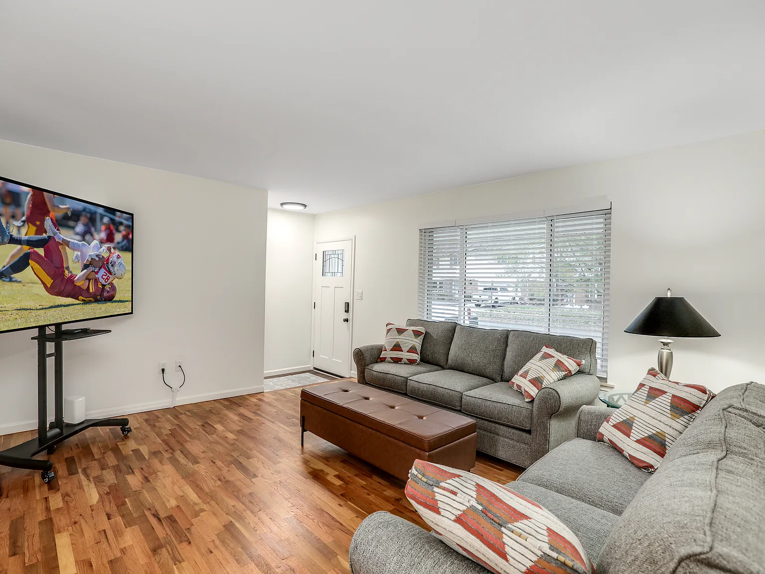 Fully Furnished short term rental — Photo 3
