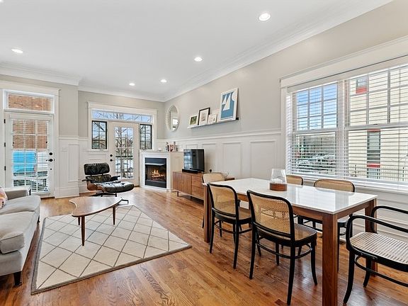 2nd image of 1626 W Augusta Blvd #1