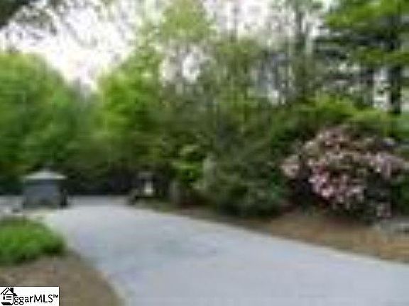 3rd image of 319 Cliff Ridge Dr