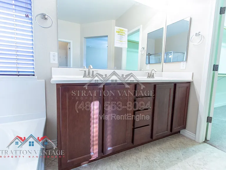 11751 W Daley Ln — Photo 37