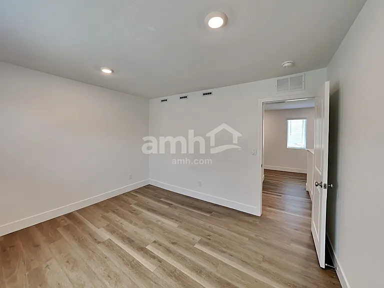 5856 Vaes Dothrak St — Photo 18