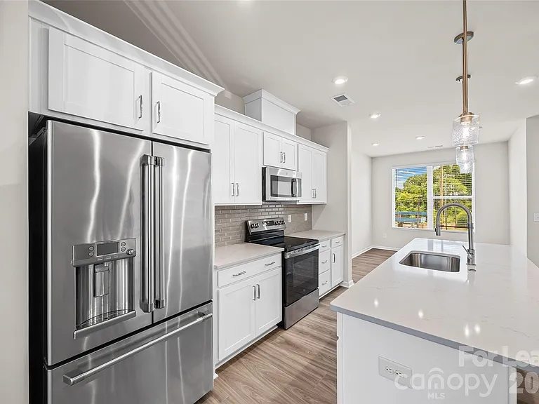 5640 Kingspan Dr — Photo 8