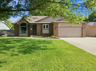 10810 W Rolling Hills Dr, Wichita, KS 67212