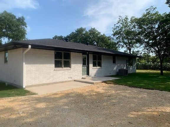 3rd image of 1049 County Road 2480