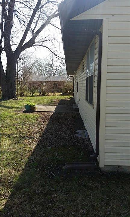 2nd image of 4237 Market St