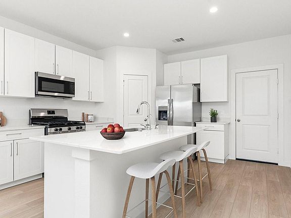 5th image of 2031 Olivos St